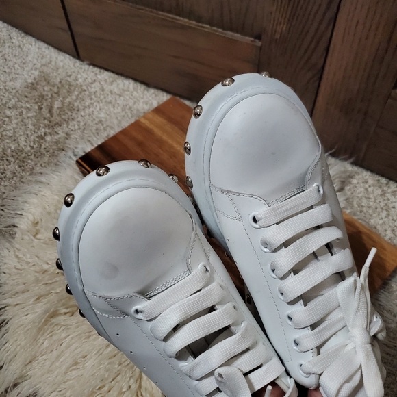 Alexander McQueen Studs Oversized Sneaker - Picture 8 of 8